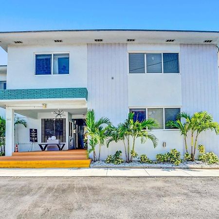 Walk To Dania Beach Christmas Getaway Pool Екстериор снимка